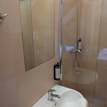 坢休恩泰迪酒店 招待所 3*